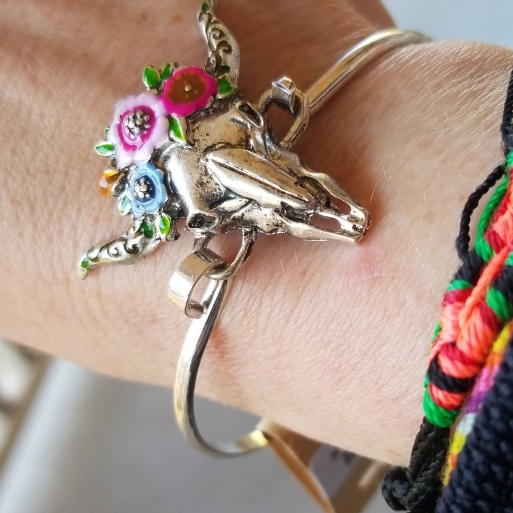 So Western boho Floral Wreath Steer head Bracelet - Picture 2 of 8